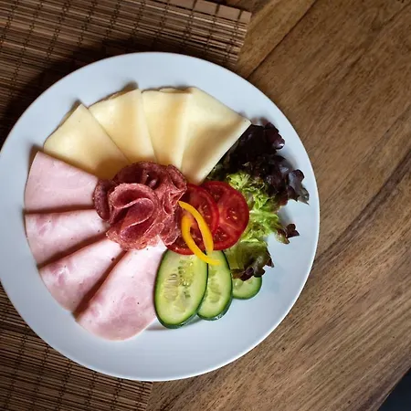 U Travnicka 게스트하우스 4*